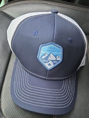 SUBURU Men's Navy and White Trucker Cap